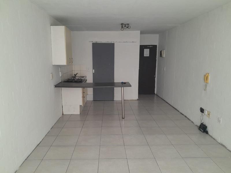 To Let 1 Bedroom Property for Rent in Wynberg Western Cape